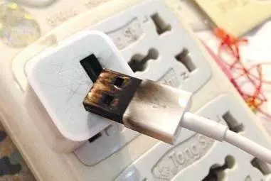 外出時,家用電器的插頭到底要不要拔掉?原來很多人都做錯了