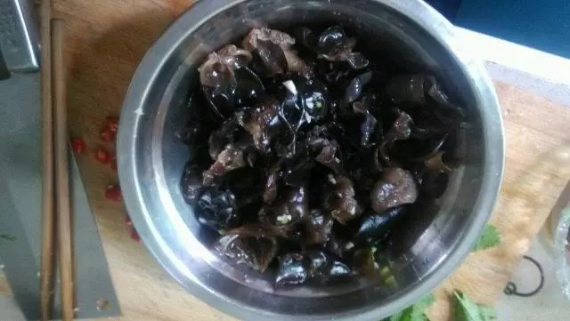 菜販子透露:這3種蔬菜,再便宜也別吃,不僅打了農藥,還可能有「大量甲醛」