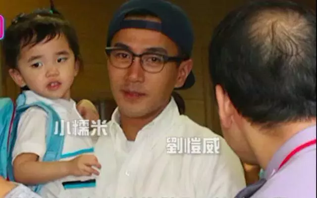 楊冪劉愷威女兒小糯米近照曝光,如今居然長成這樣,網友:楊冪果然沒整容過~