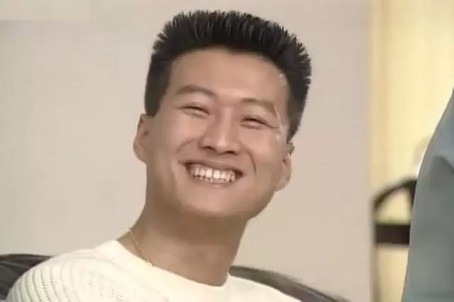 55歲孫興近況曝光!一手好牌打爛,夫妻倆到處走穴商演,網友:混到這個地步?