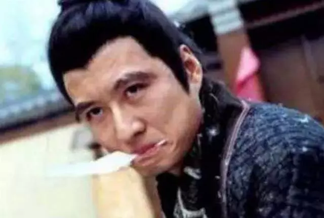 55歲孫興近況曝光!一手好牌打爛,夫妻倆到處走穴商演,網友:混到這個地步?