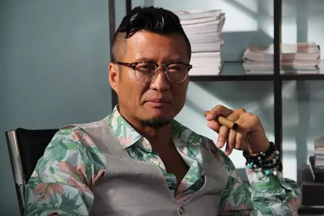 55歲孫興近況曝光!一手好牌打爛,夫妻倆到處走穴商演,網友:混到這個地步?