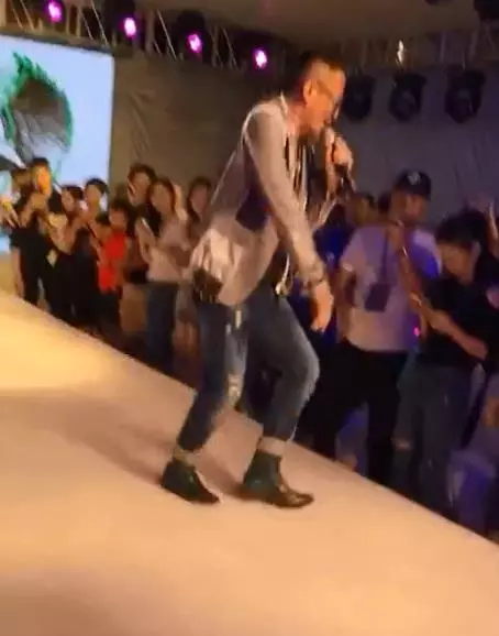 55歲孫興近況曝光!一手好牌打爛,夫妻倆到處走穴商演,網友:混到這個地步?