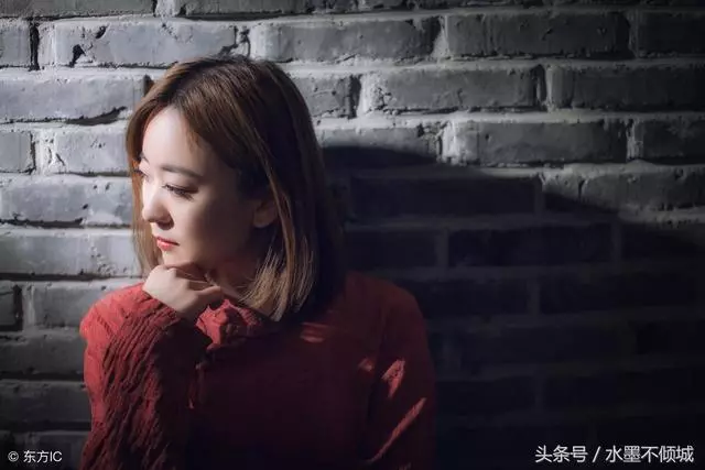 母親和丈夫爭吵,母親讓女兒說一句公道話,女兒說,我想回家了