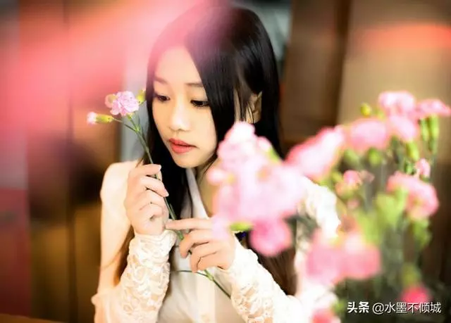 婆婆:鄰居家的媳婦結婚時,帶房子帶車,媳婦:那是上門女婿