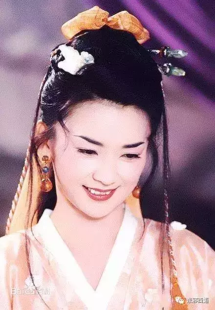 前任黑幫大佬,現任國外坐牢,她的情史也太精彩了吧!
