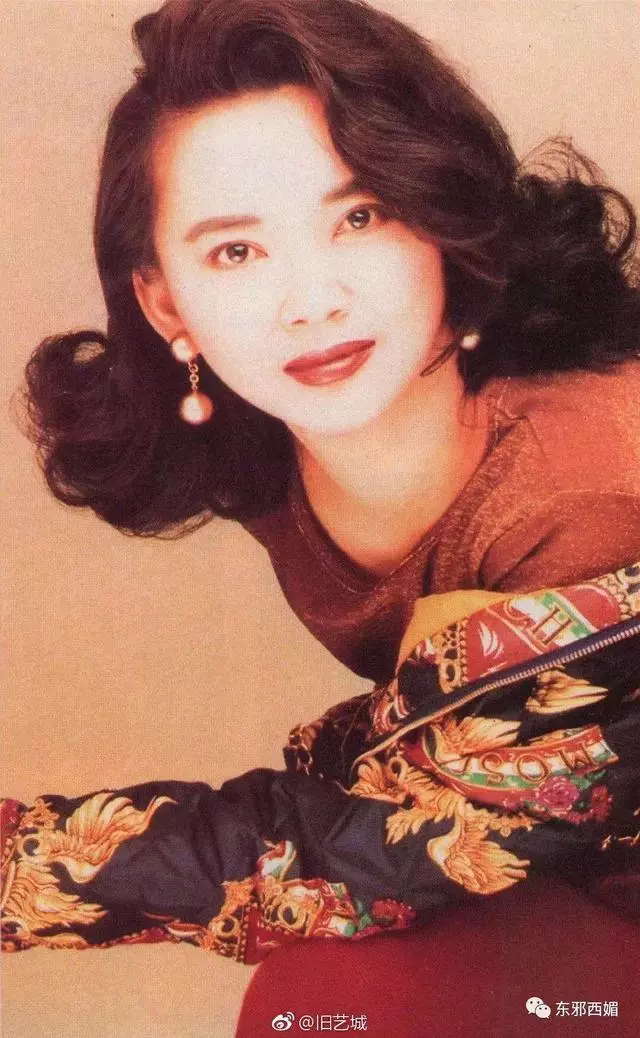 前任黑幫大佬,現任國外坐牢,她的情史也太精彩了吧!