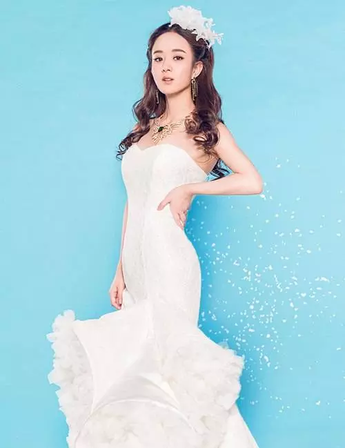 baby的S腰,熱巴的S腰,楊冪的S腰,都輸給了她的「玫瑰腰」!