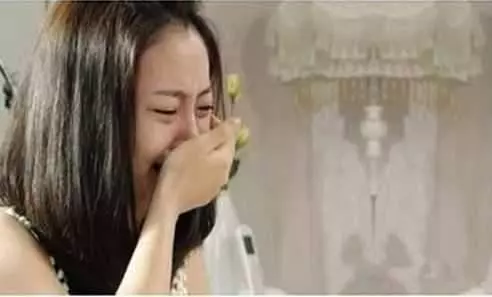 帶農村媽吃牛扒,媽刀叉都不會用,嫌丟人我摔刀叉就走,轉身愣了