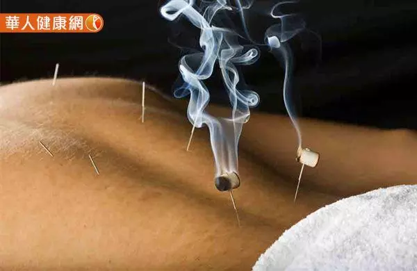 一把吹風機解痠痛!中醫師教你這樣做,跟肩頸不適說掰掰