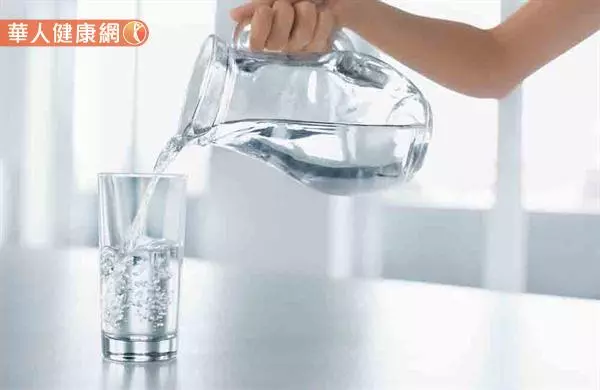 一把吹風機解痠痛!中醫師教你這樣做,跟肩頸不適說掰掰