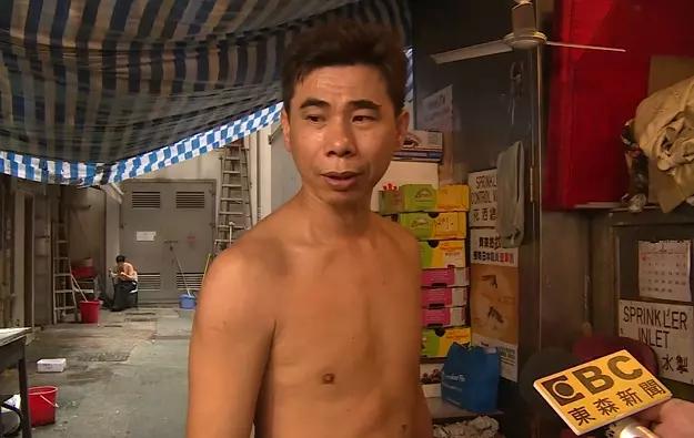 眼睛發炎紅腫 李佳芬素顏戴眼鏡隨行出訪依舊話題十足