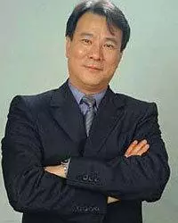 當年迷死萬千少女,他曾與周潤發齊名,如今老得不敢認!與太太一起就像倆中老年男人!