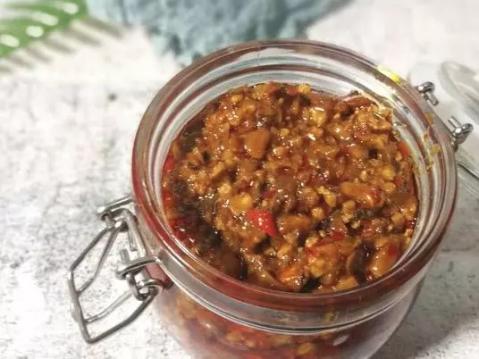 教你祖傳秘制香菇肉醬,看著就流口水,拌面吃饅頭拌飯特香