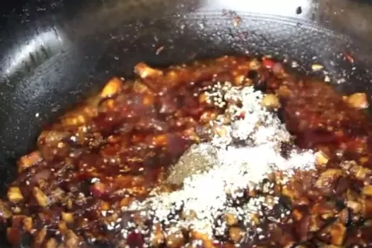 教你祖傳秘制香菇肉醬,看著就流口水,拌面吃饅頭拌飯特香