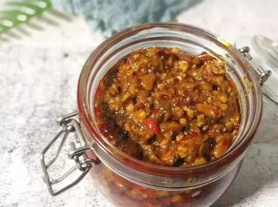 教你祖傳秘制香菇肉醬,看著就流口水,拌面吃饅頭拌飯特香