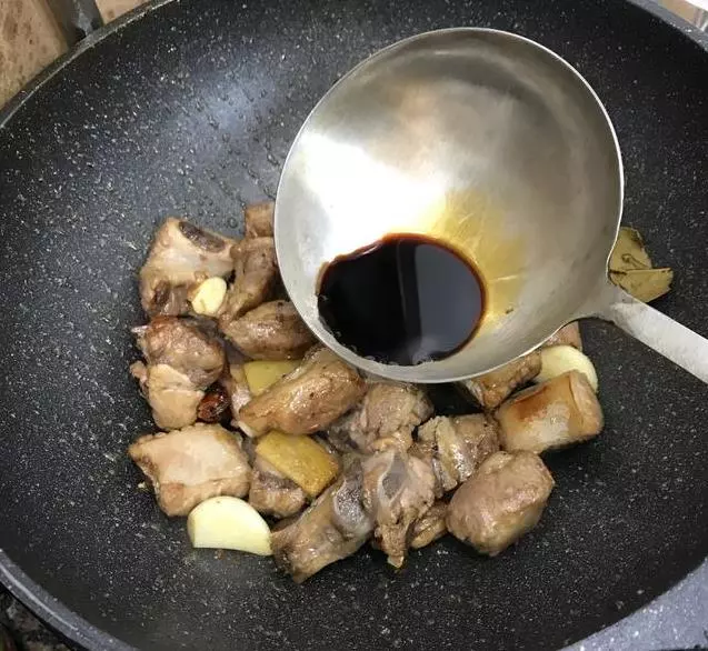 家常菜【香辣排骨】,簡單幾步就做好,又香又辣,最後連骨頭都啃了