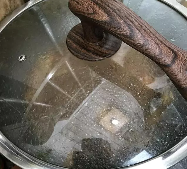 家常菜【香辣排骨】,簡單幾步就做好,又香又辣,最後連骨頭都啃了