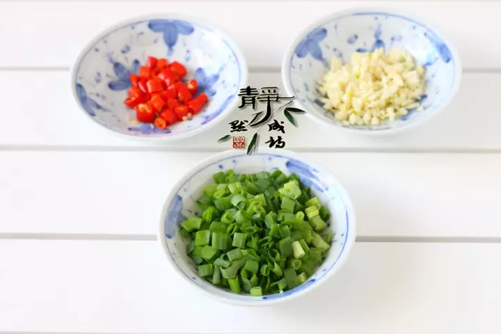 金針菇十分簡單的做法,加1碗料汁,味道尤其鮮美,一次做2斤都不夠吃