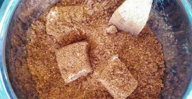 一滴油也不加的「豆腐乳」,做出的味道竟然入味下飯。原來阿嬤只是加了一點「大麯」