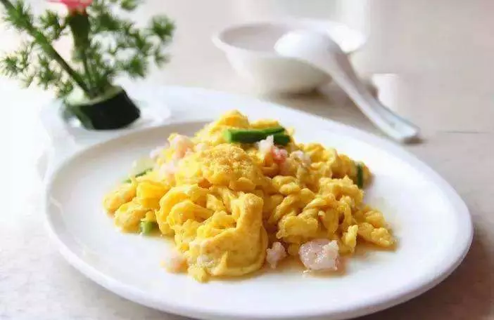 做滑蛋蝦仁,只加食鹽是不行的,多加這樣「東西」,軟嫩無腥味