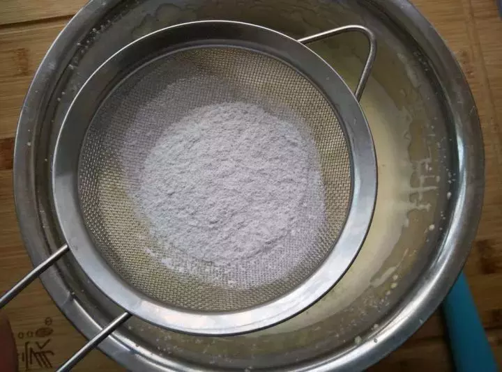 不用麵粉不用烤的「蛋糕」,鬆軟又香甜,熱量更低,吃了不上火~