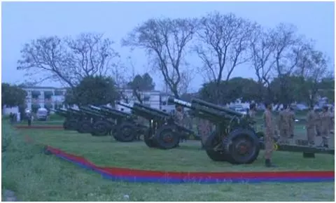 中國空軍殲-10亮相巴基斯坦國慶閱兵 上演16分鐘震撼特技