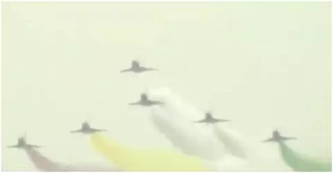 中國空軍殲-10亮相巴基斯坦國慶閱兵 上演16分鐘震撼特技