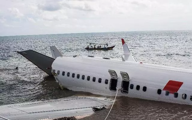 死亡倒計時開始!飛行員驚慌翻找波音操作手冊,墜毀過程浮出水面