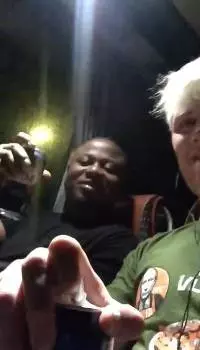 一個小哥試著讓網友控制自己生活一天,結局爆笑超展開,你想挑戰嗎?