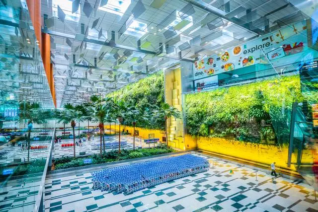 確定這不是娛樂城?機場裡面竟然有電影院和遊戲廳!