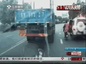 血的教訓!孩子沒了,媽媽跪地崩潰大哭!家長接送孩子千萬小心,所有台灣人都快來看....