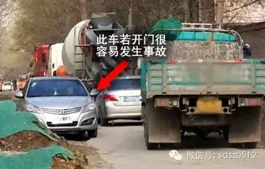 血的教訓!孩子沒了,媽媽跪地崩潰大哭!家長接送孩子千萬小心,所有台灣人都快來看....