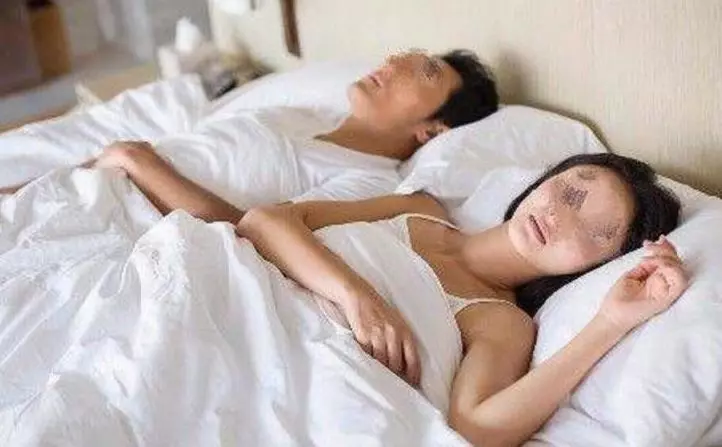 同居後男友不再碰我,半夜醒來一摸被子,我決定這輩子非他不嫁