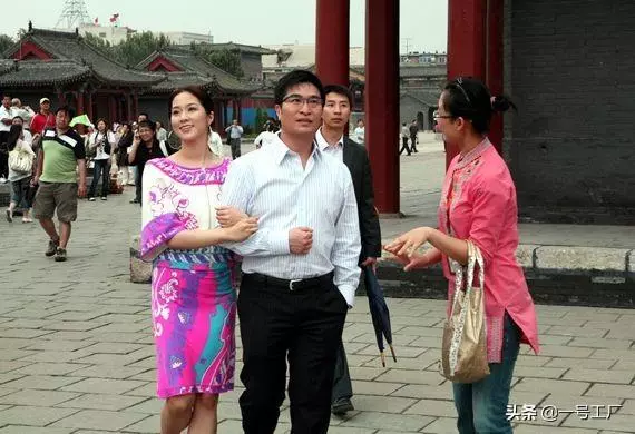結個婚花6個億,老公身價千億母親坐擁百億,公公花1億給她買首飾