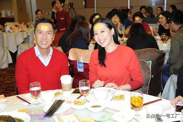 結個婚花6個億,老公身價千億母親坐擁百億,公公花1億給她買首飾
