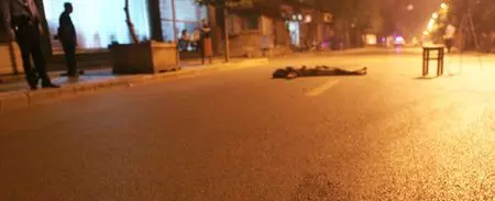 女子強行開車,將男友拖行200公尺,導致死亡!死者哥哥:她看見了還一直加速……