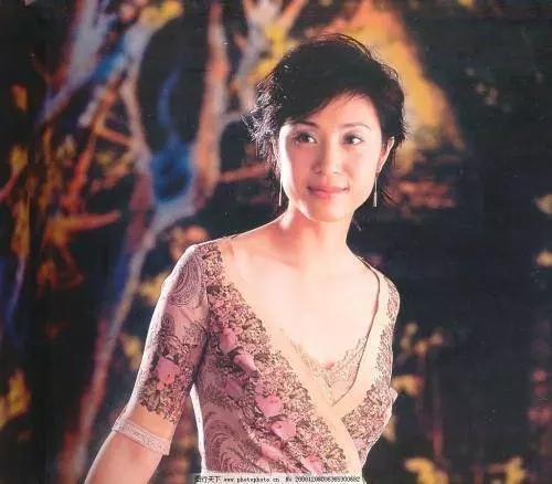6段戀情5次小三上位,被騙財騙色!如今50歲仍淒慘單身,慘和81歲老父親相依為命!