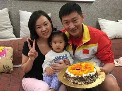 6段戀情5次小三上位,被騙財騙色!如今50歲仍淒慘單身,慘和81歲老父親相依為命!