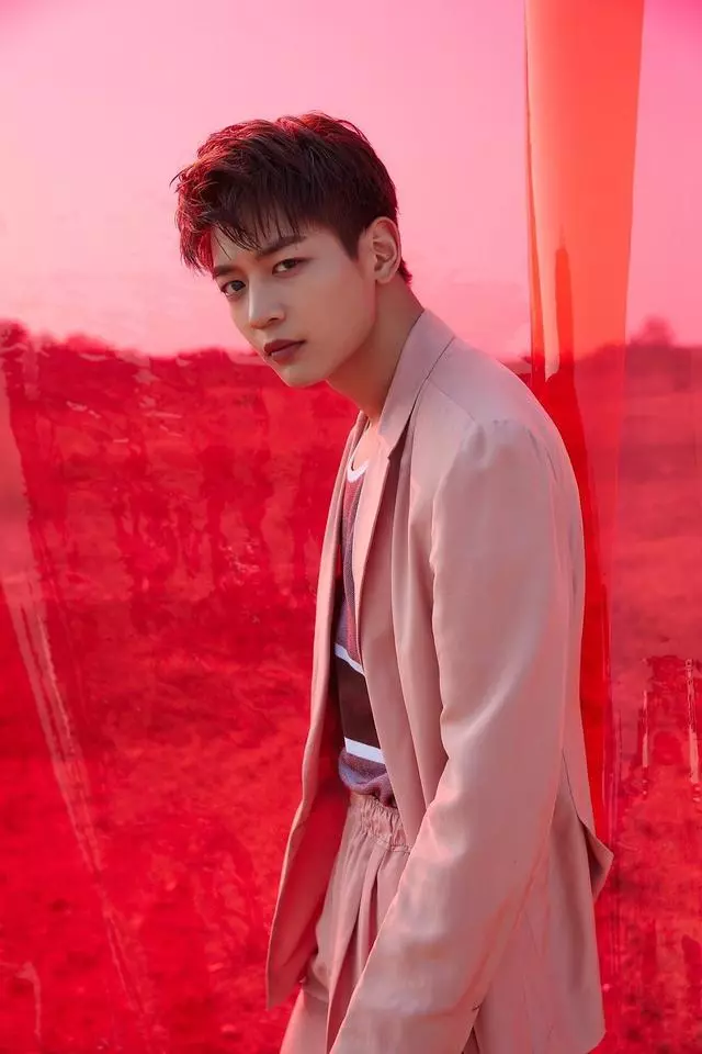 今年入伍的韓國男團成員當中SHINee崔珉豪最帥!EXO大哥最萌!
