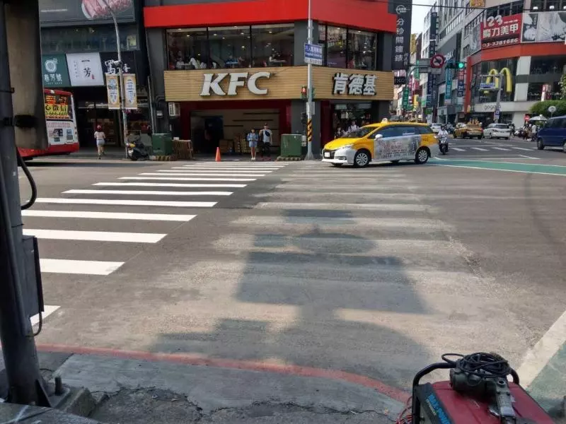 不禮讓行人開罰3600! 車進斑馬線「3米內不能有行人」開始嚴格執法