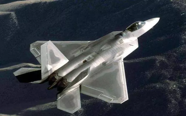 如何防止飛行員駕F-22叛逃?美國空軍有一滅絕手段,結局不寒而慄