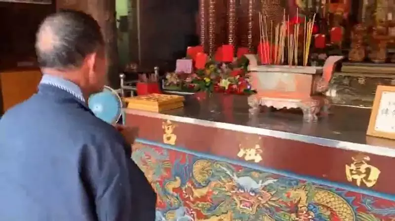 超狂!7旬學霸阿伯「1年修完生醫碩士」,攜「全科A成績單」申請媽祖獎學金!