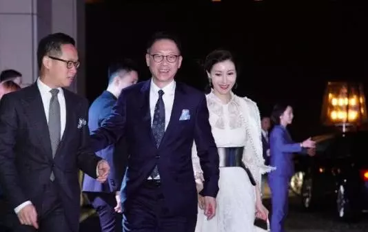 三個女人一台戲!甘比李嘉欣何超瓊同框不尷尬,昔日情敵變閨蜜