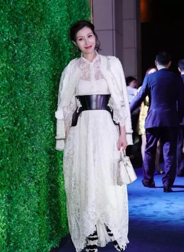 三個女人一台戲!甘比李嘉欣何超瓊同框不尷尬,昔日情敵變閨蜜