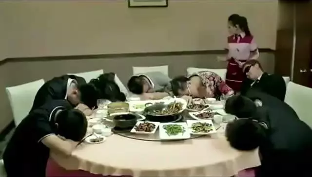 30人同學聚會平均每人800,班長看到同學轉帳,當場退群真言:太心寒