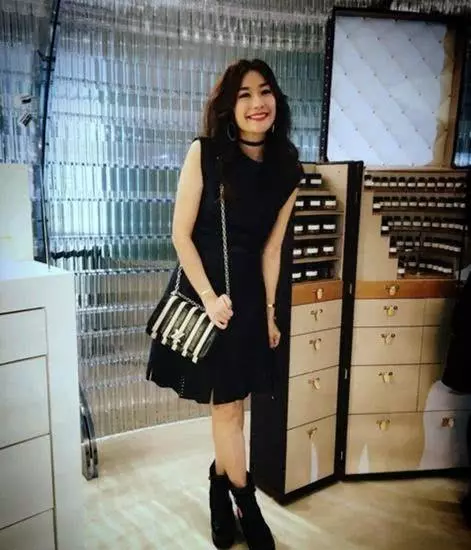 她是謝霆鋒得不到的女人!嫁入豪門卻連生4個女兒,還沒生齣兒子