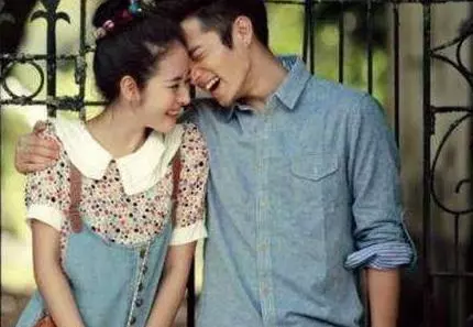 婆婆說買房只寫男友名字,女孩同意,如今他們一家人反過來求她