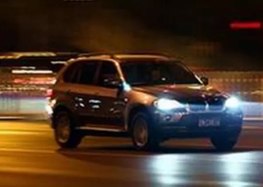 爸爸去世後,兒子連夜開車趕回家,半夜聽到爸爸說:兒啊,慢點開