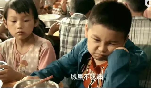 王艷兒子長大了,曾經的混世小魔王變成暖男,隔空感謝媽媽的付出